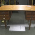 560 2261 WRITING DESK